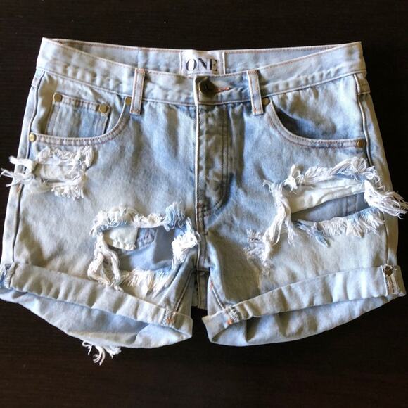 One Teaspoon Pants - One Teaspoon Womens Light Wash "Chargers" Distressed Cuffed Denim Shorts 24